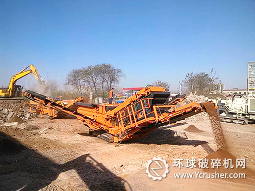 盛天環(huán)保購買的奧地利洛克斯特移動(dòng)破碎站破碎－篩分生產(chǎn)現(xiàn)場