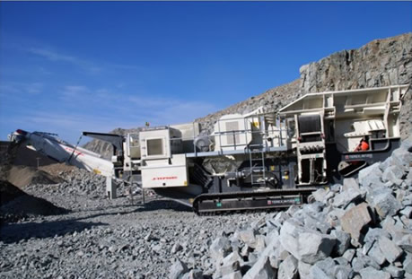 特雷克斯南方路機(jī)節(jié)能環(huán)保型柴電兩用履帶移動顎式破碎機(jī)組亮相北京密云