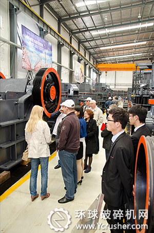 俄羅斯石灰協(xié)會(huì)參觀西芝機(jī)器展廳