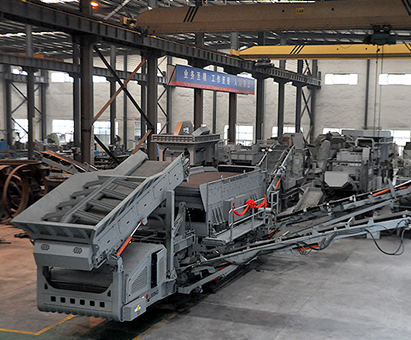 世界最大的履帶移動篩分站在鄭州市上街區(qū)試機(jī)發(fā)貨