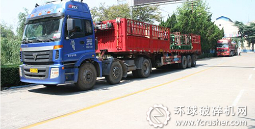 山東山礦機(jī)械強(qiáng)力雙齒輥破碎機(jī)整裝待發(fā)