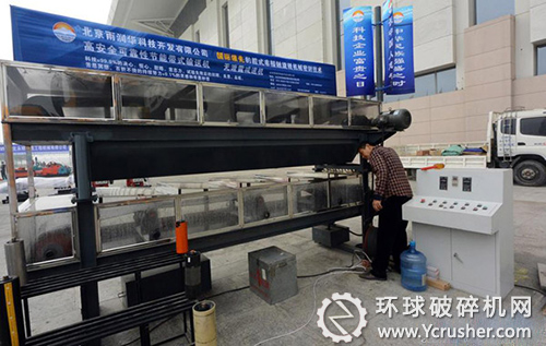 10月20日，北京雨潤華科技公司現(xiàn)場啟動無泄漏帶式輸送機