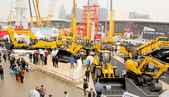 柳工美卓建筑設備正式亮相本屆寶馬展，攜帶式鄂式移動破碎鉆、履帶式移動篩分站設備參展此次寶馬展