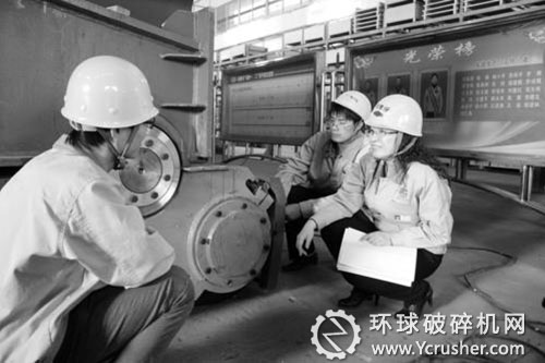 太重公司技術人員一起攻關。