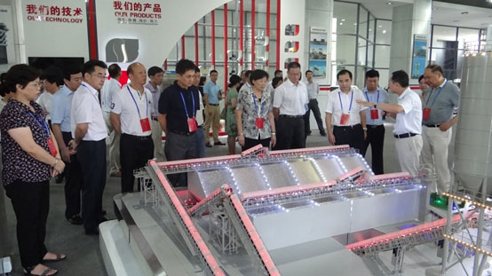 實施創新驅動加快產業升級 福建全國人大代表蒞臨南方路機調研