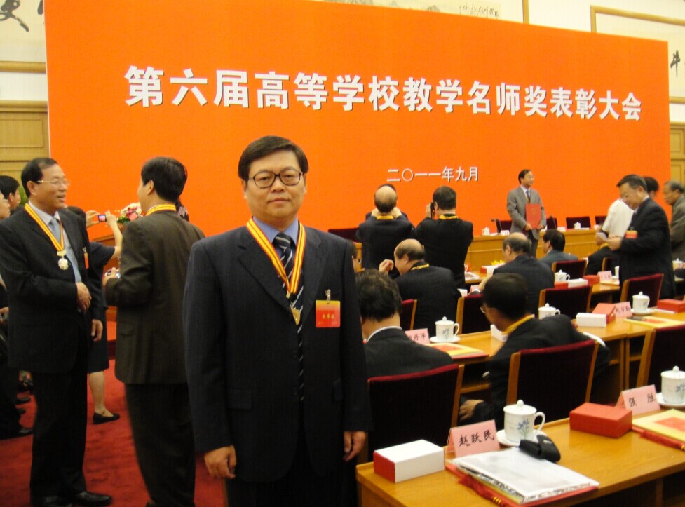 中國礦業(yè)大學(xué)趙躍民團隊自主研發(fā)出高性能超靜定特大型振動篩