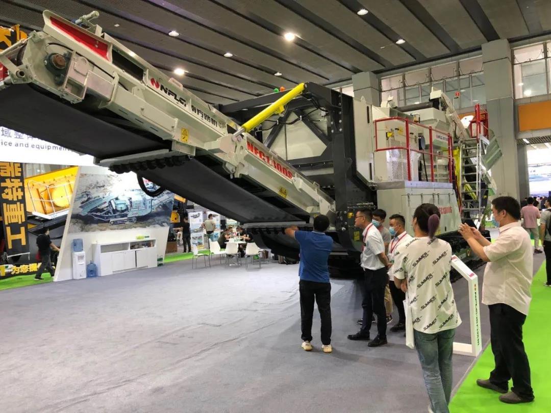 南方路機履帶移動圓錐式破碎機