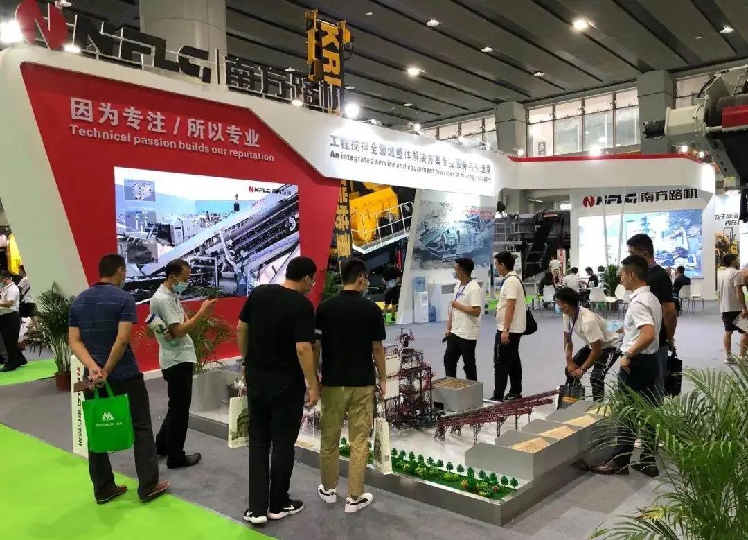 南方路機履帶移動圓錐式破碎機精彩亮相第六屆廣州國際砂石展