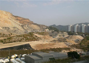 香港嘉安安達臣道石礦場廠區一角