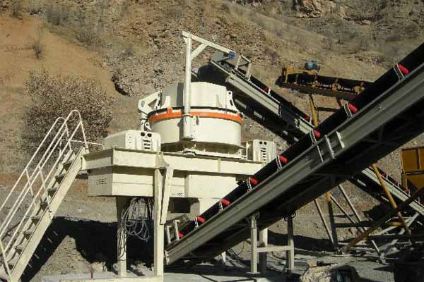 立式板錘制砂機(jī)