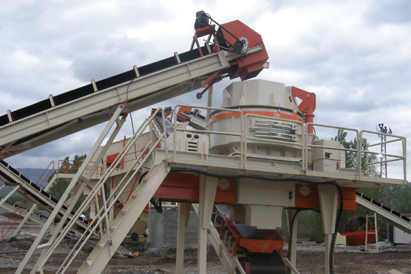 立式板錘制砂機(jī)